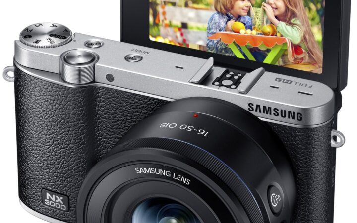 Samsung NX3000 Wireless Smart 20.3MP Compact System Camera with 16-50mm OIS Power Zoom Lens and Flash